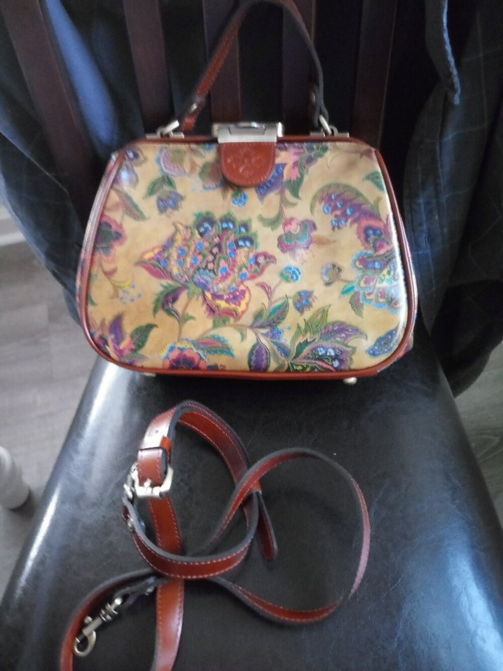 Patricia Nash Leather Crossbody removable straps
